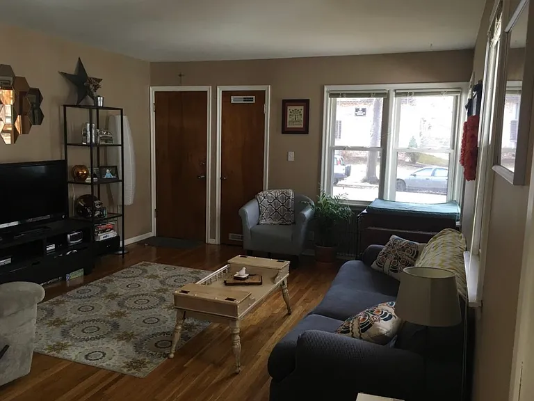 2627 Fremont Ave S — Photo 2