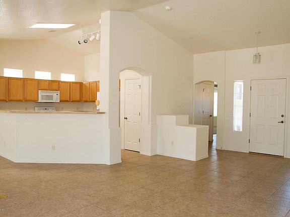 4th image of 2948 Plaza De Viola