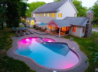 387 W Shore Dr, Wyckoff, NJ 07481
