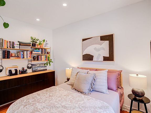 5th image of 165 Sheridan Ave