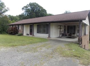 598 E Pine St, Mount Airy, NC 27030