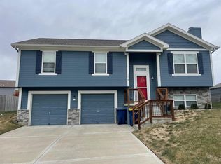 1004 Buttercup St, Smithville, MO 64089