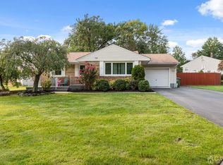 10 Tell Pl, Edison, NJ 08817