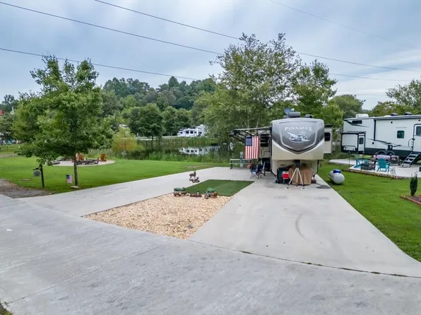 30 Mountain Meadows Cir, Morganton, GA 30560
