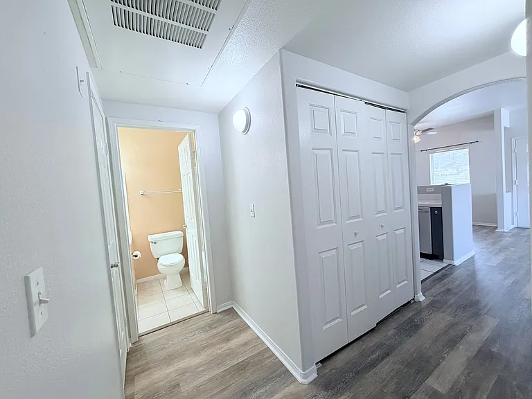 1822 N Jones Blvd — Photo 11