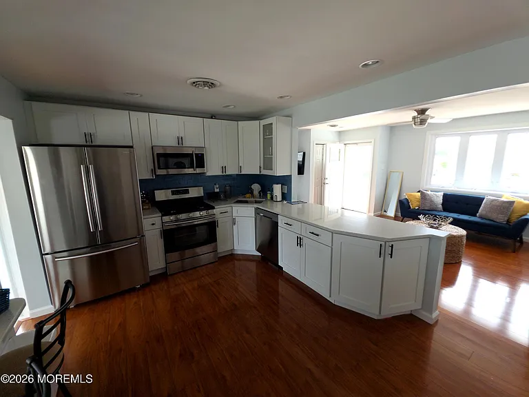 129 E Raritan Dr — Photo 10