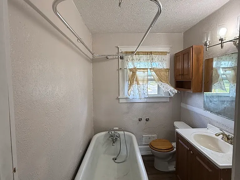 441 Knox St — Photo 5