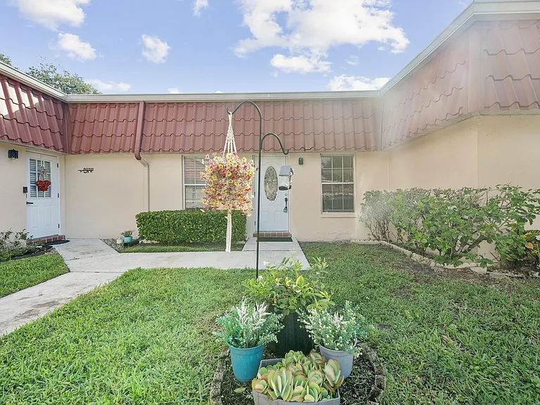 811 Salem Ln — Photo 24
