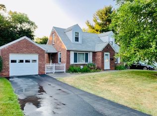 16 Forest Dr, Albany, NY 12205