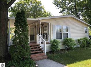 711 Glenwood Dr, Elk Rapids, MI 49629