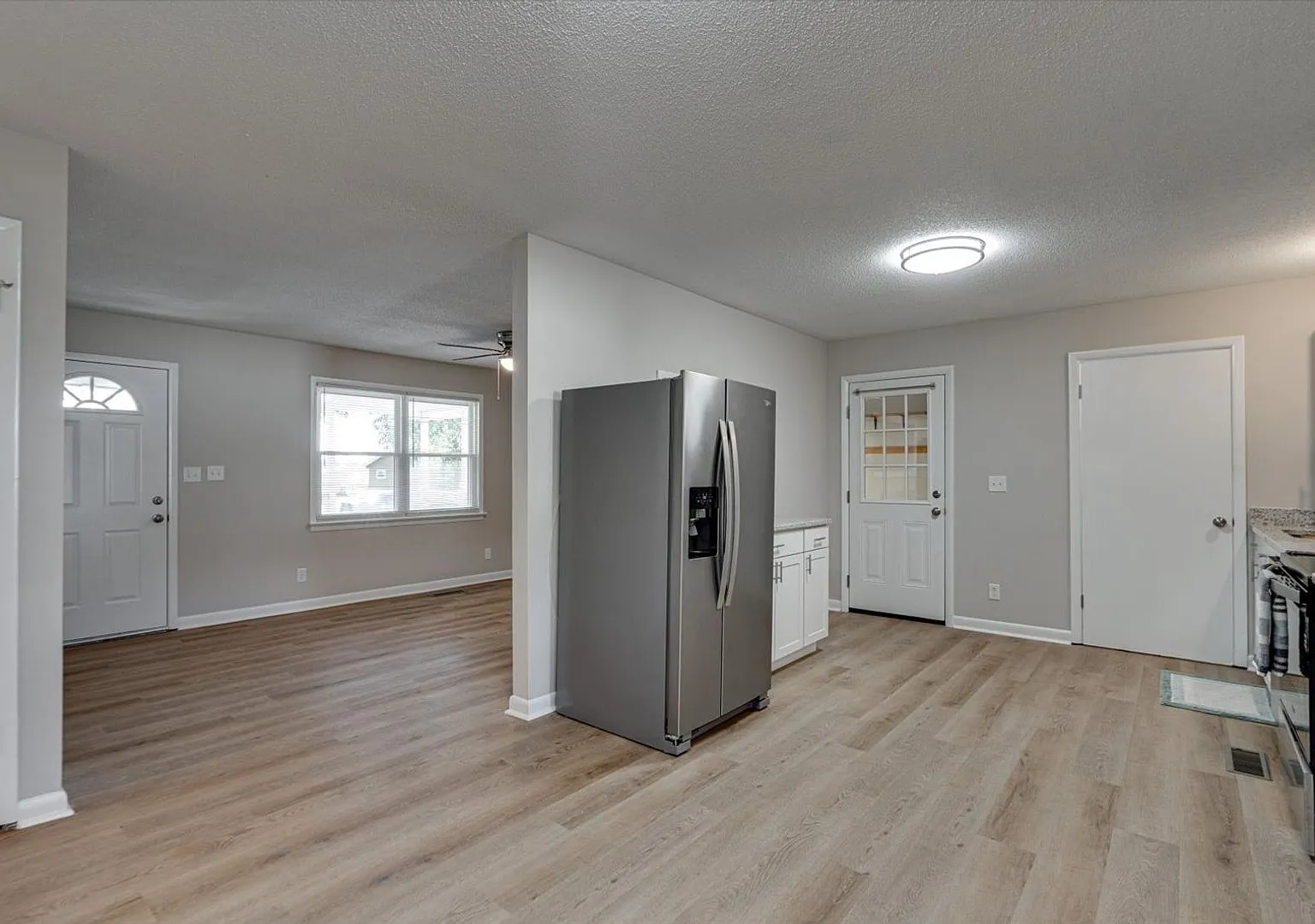Recently Renovated 3-BR 1.5-BA Home in HixsonRoom to Live and Store! — Photo 4