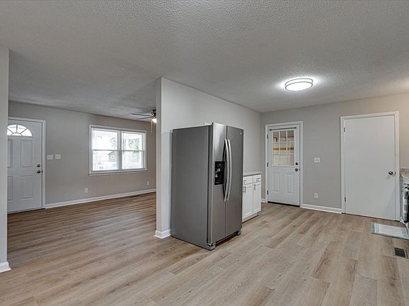 4th image of 1839 S Prairie Cir