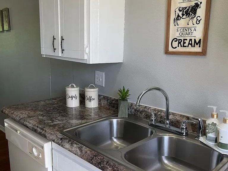 South Point Apartments — Photo 14