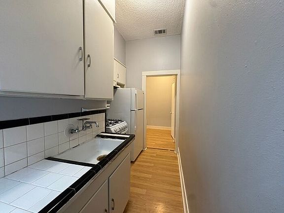 3rd image of 709 S Broadway Ave #1