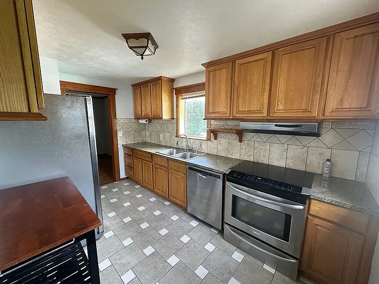 2821 W Rowan Ave — Photo 4