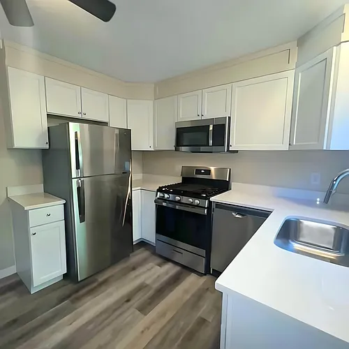 Lincoln Manor Photo 1