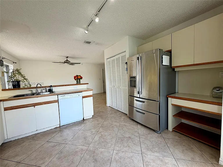 12619 NW 11th Pl — Photo 8