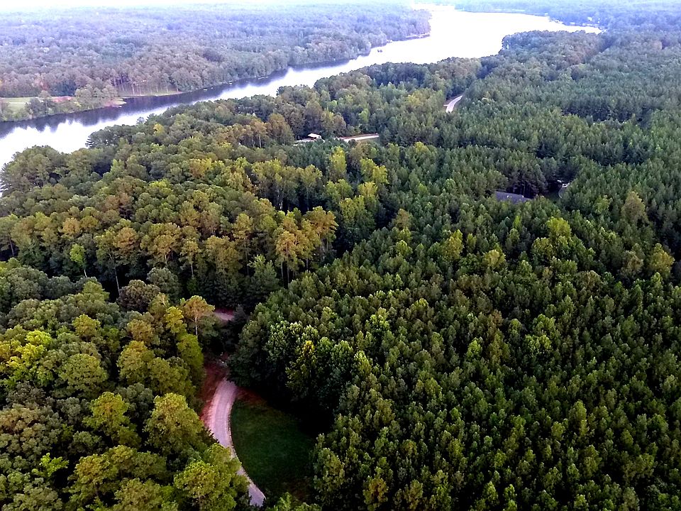 Lake life with acres