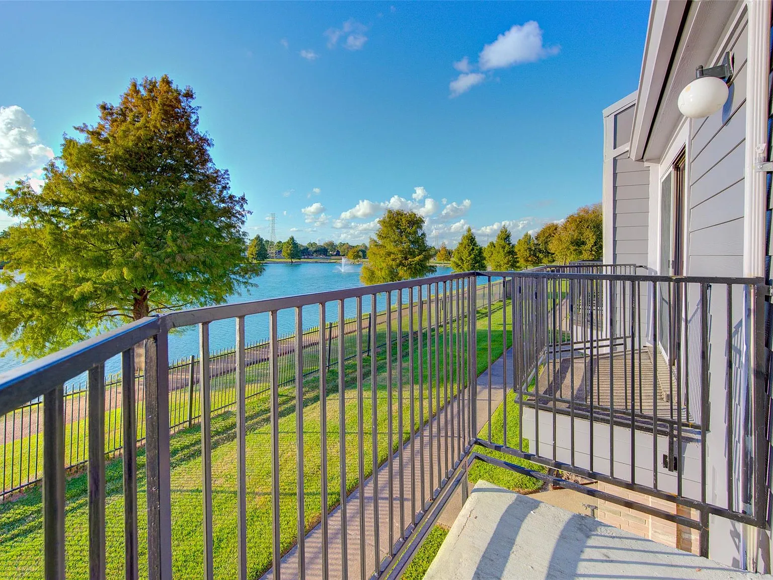 3 bed, 2.5 bath, 1364 sqft, $1,790 — Photo 1