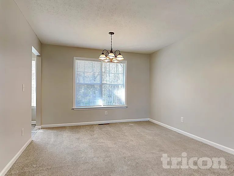 87 Princeton Dr — Photo 3
