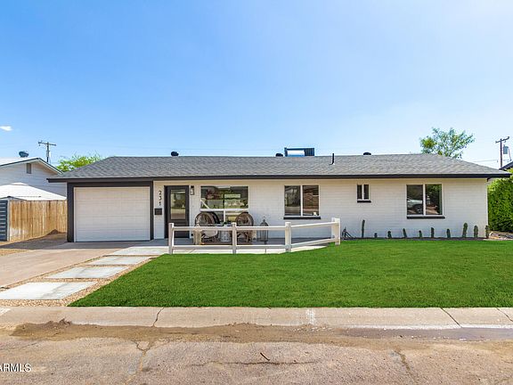 4th image of 231 E EL CAMINO Drive