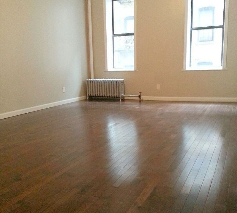 2nd image of 828 Crown St