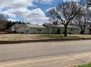 317 N 6th St, Lincoln, KS 67455
