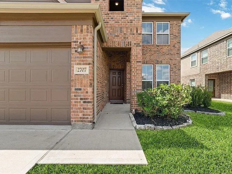 2707 Golden Hills Ct — Photo 2