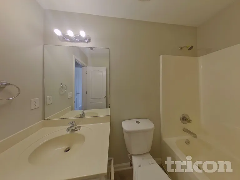 527 W Saddletree Dr — Photo 18