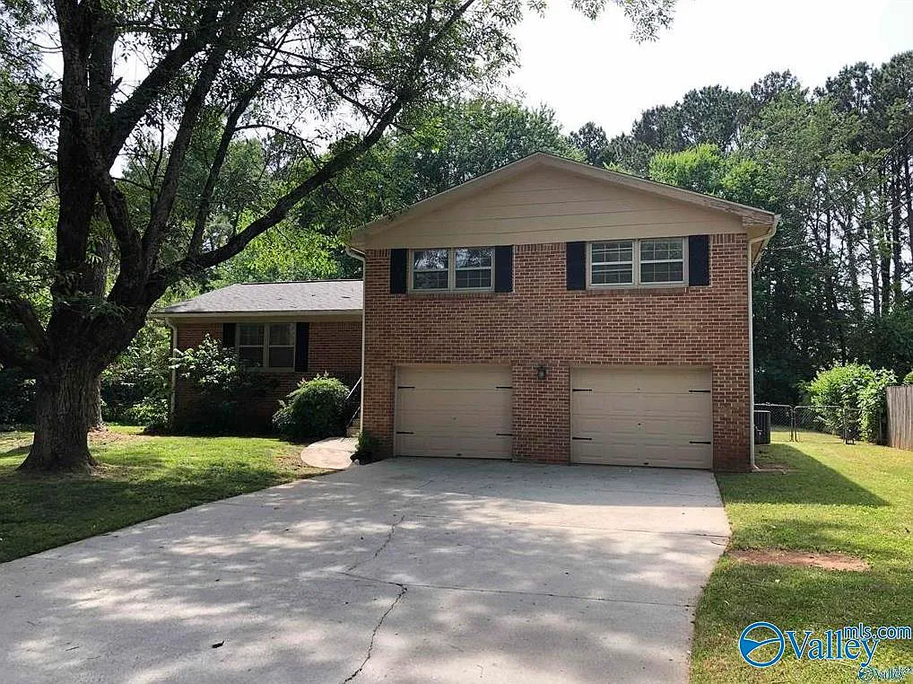 4 bed, 2.0 bath, 1950 sqft, $1,850 — Photo 2