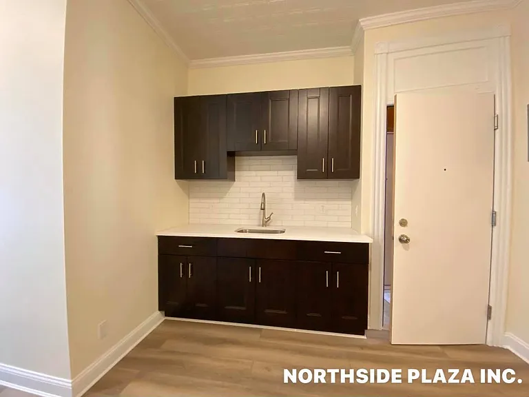 21 Diamond St #2L — Photo 2