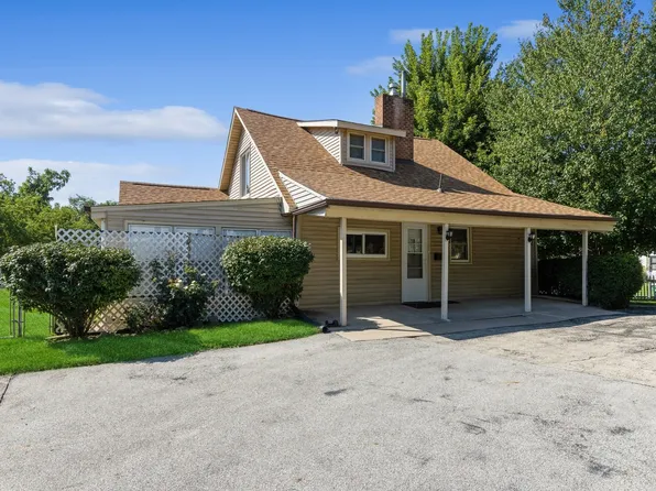 3201 68th St, Urbandale, IA 50322