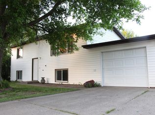 6 Carlin Dr, Bismarck, ND 58504