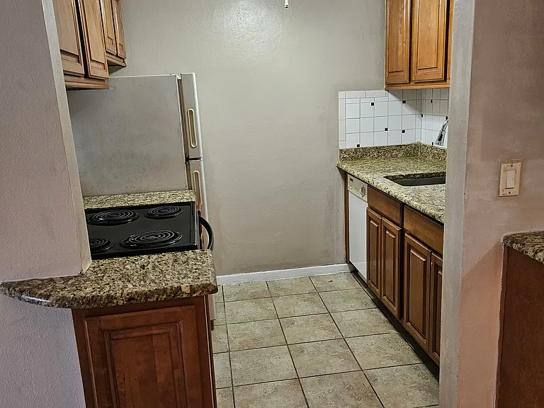 2344 Shelley St #7 — Photo 3