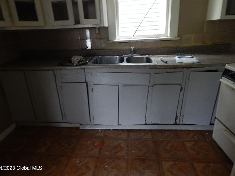 5th image of 76 N Allen Street