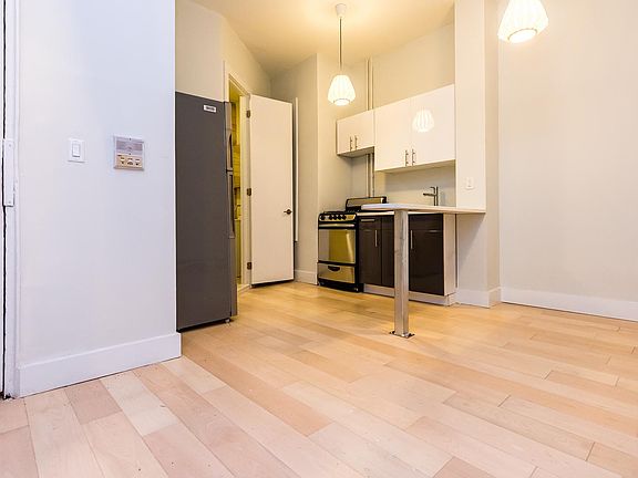 2nd image of 699 Dekalb Ave APT 6