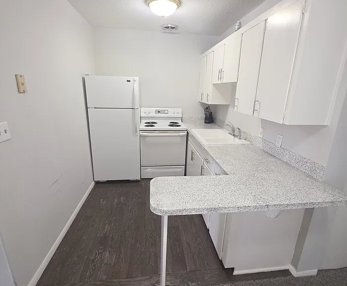 21 N Riley St #210 — Photo 5