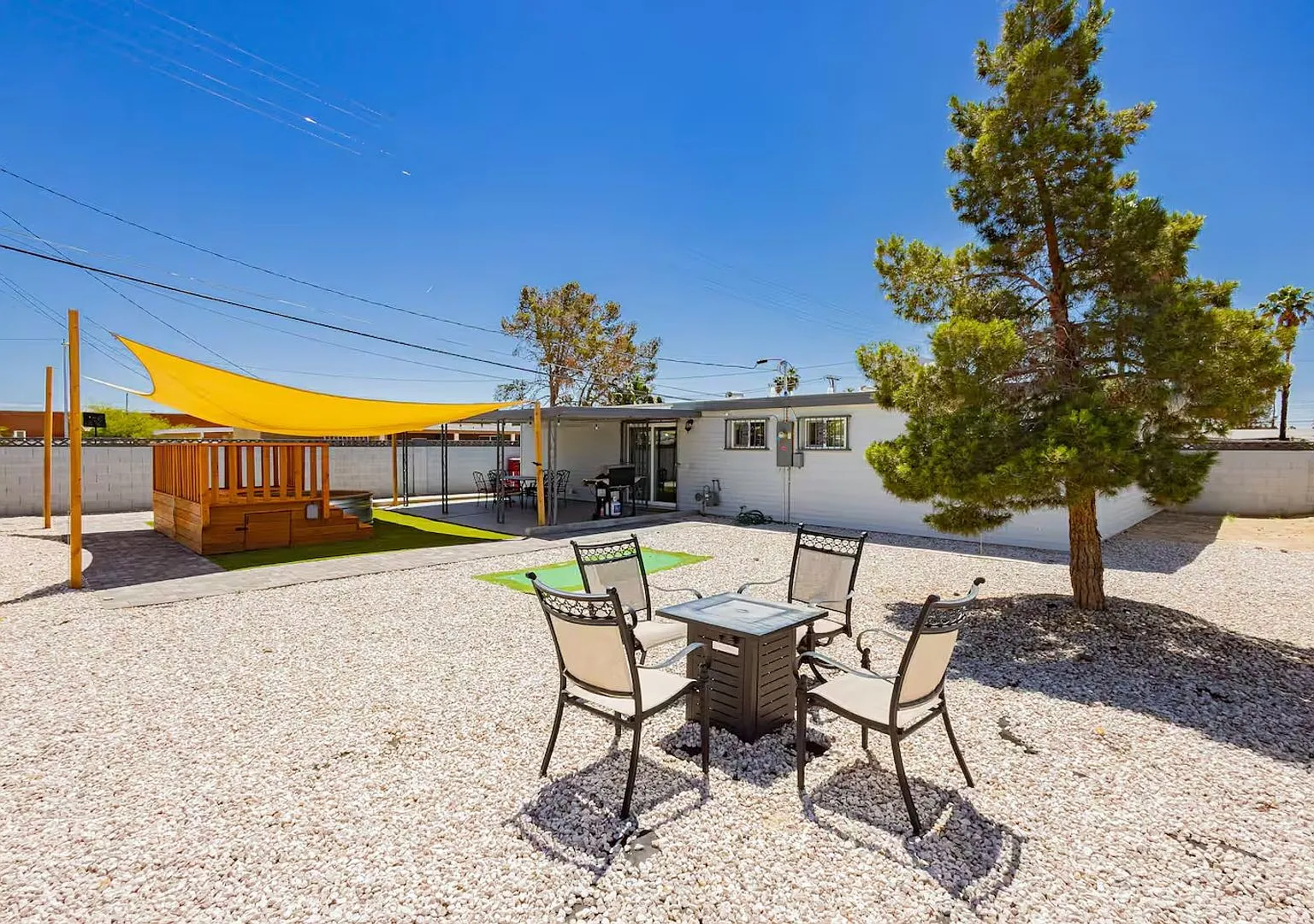 Move-In Ready 3-Bedroom Home in Prime Central Las Vegas — Photo 2