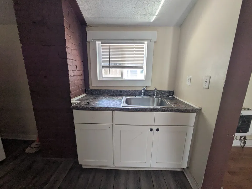842 Congress Ave #1H