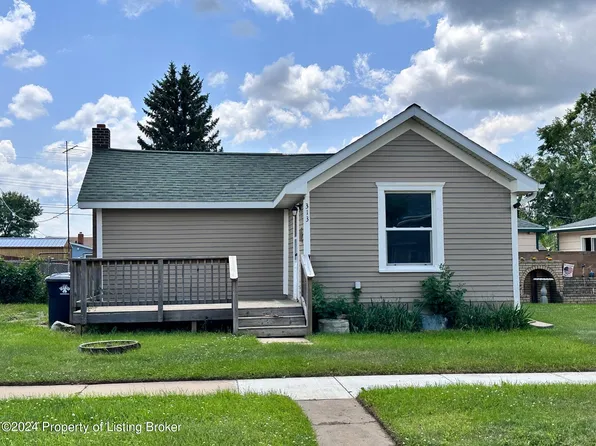 313 2nd St SW, Dickinson, ND 58601