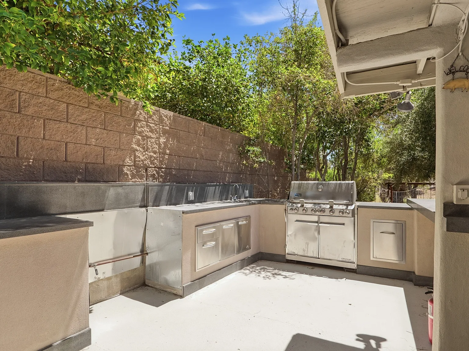 3007 La Mesa Dr — Photo 3