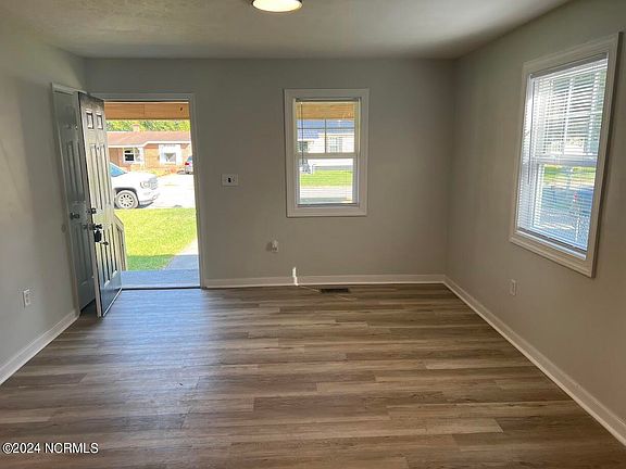 4th image of 1704 Nevada Street