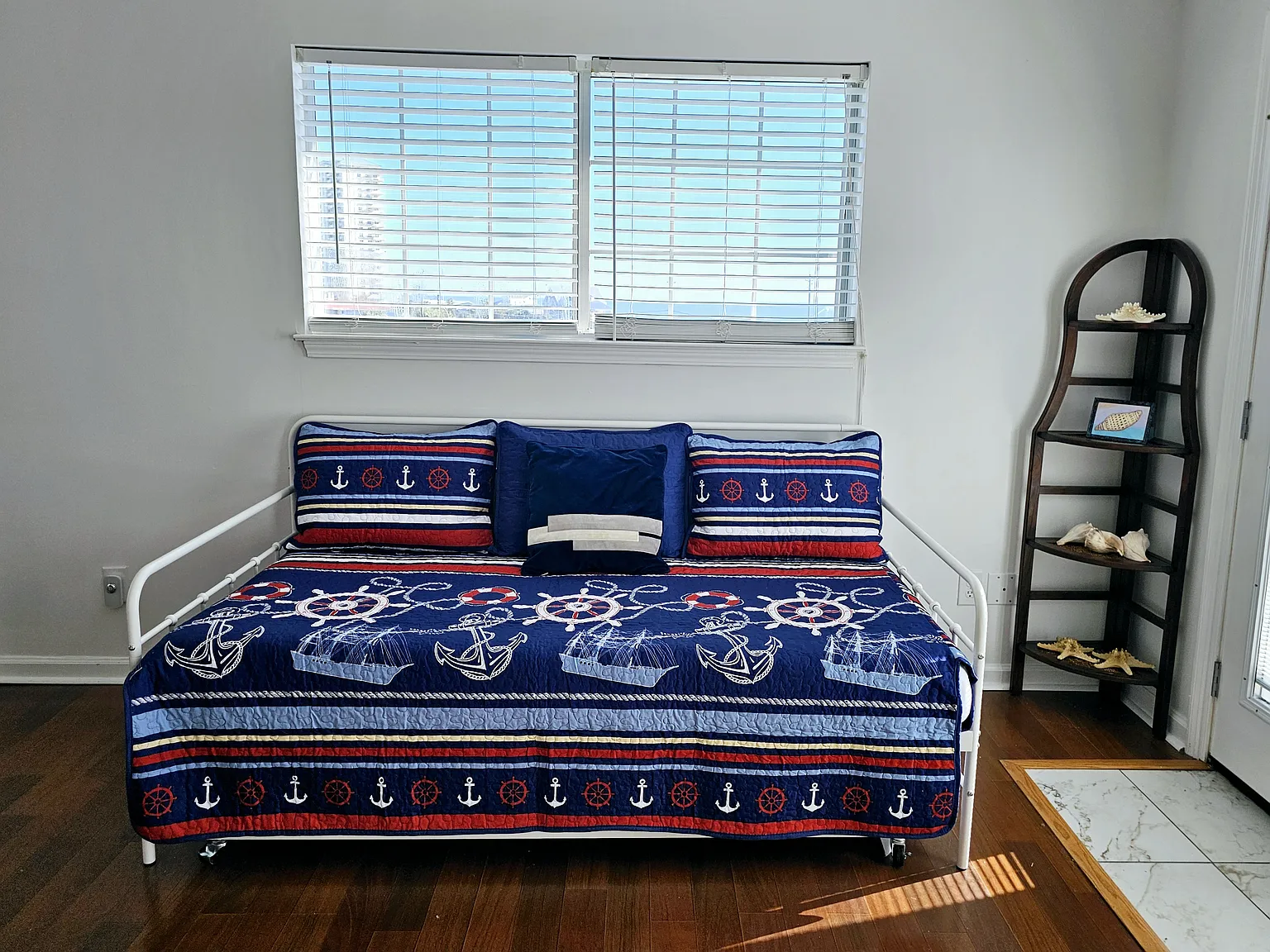 2 bed, 1800 sqft, $2,400 — Photo 4