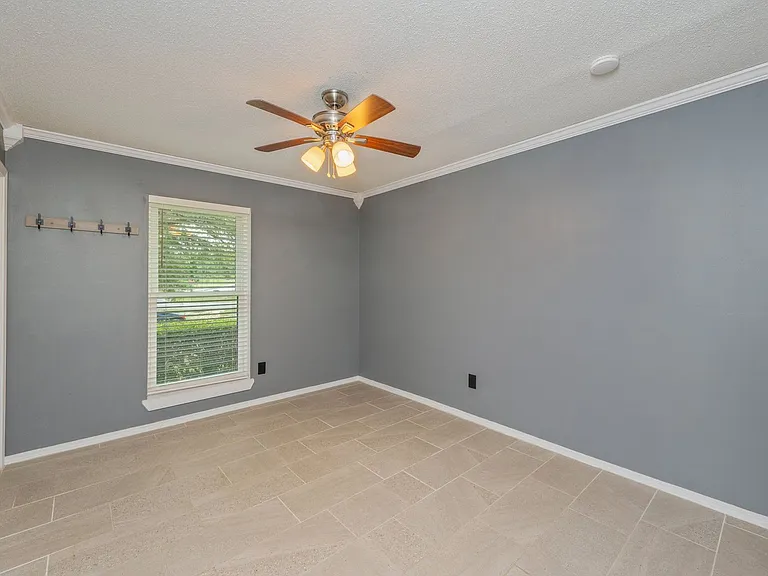 804 Sparkleberry Cv — Photo 24