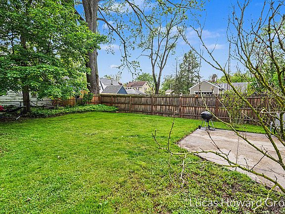 2nd image of 1222 Cambridge Dr