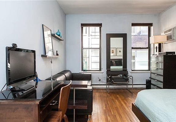 2nd image of 425 W 24th St APT 2A