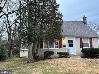 2nd image of 327 Garden Rd