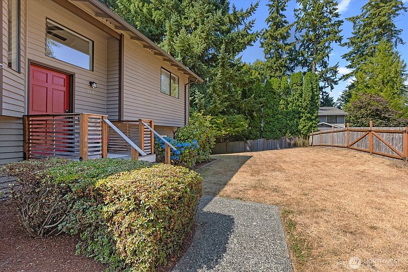 3rd image of 1511 N Lake Stickney Drive