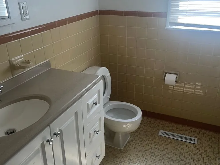 1016 Alan Ave — Photo 5