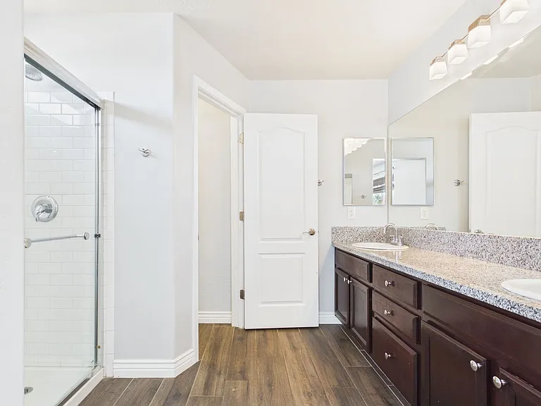 17648 W Lisbon Ln — Photo 32